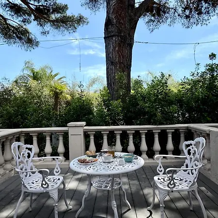 La Dune, & Nuxe 4*